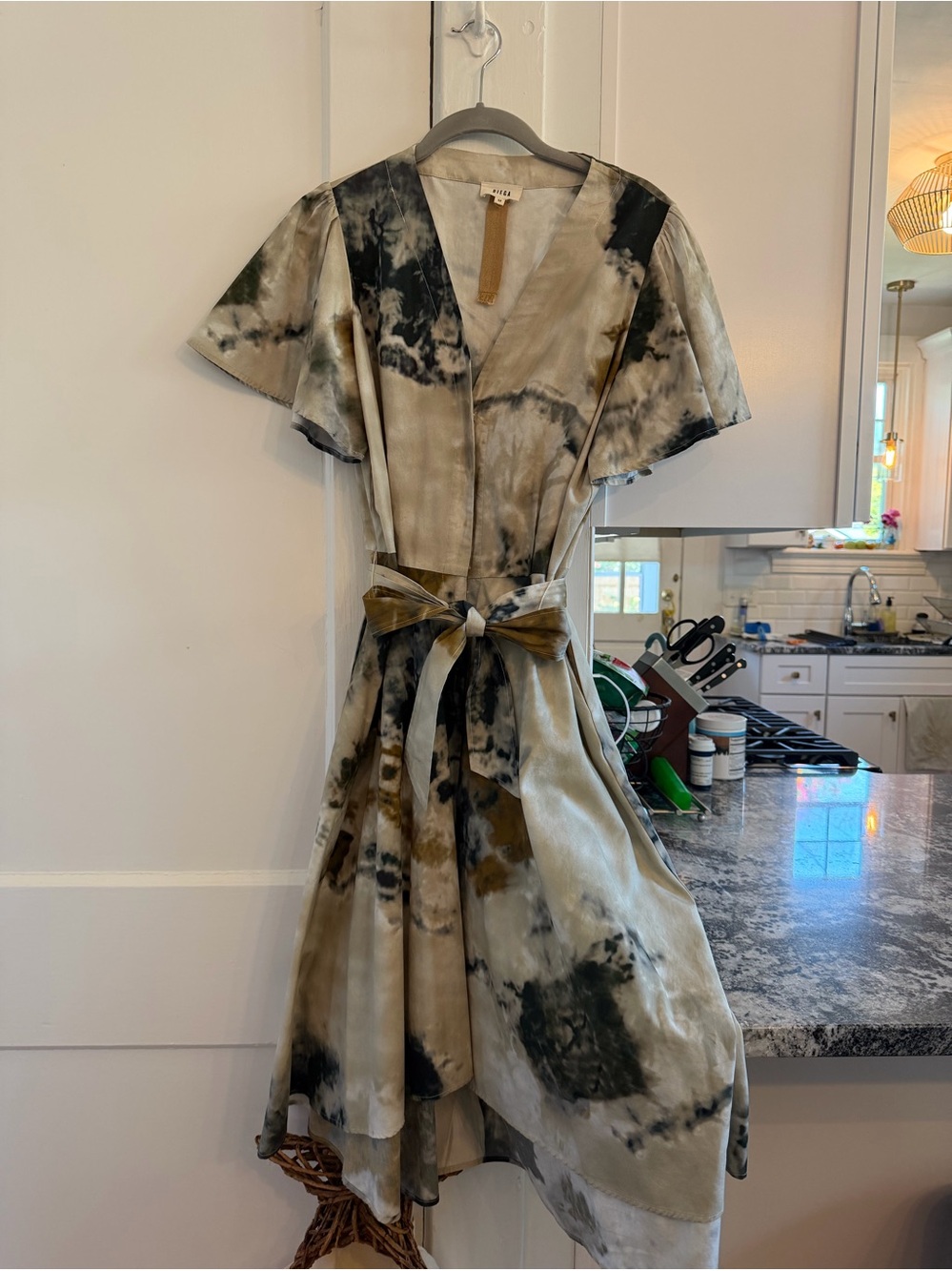 Stylish Tie-Dye Shirt Dress in Ivory/Navy/Tan, size M